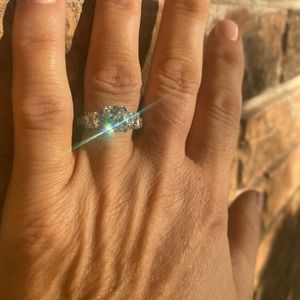 Beautiful JTV THREE STONE RING DRIPPING IN STONES SIZE 7